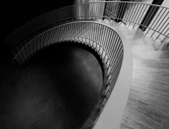 stairs-8062145_640